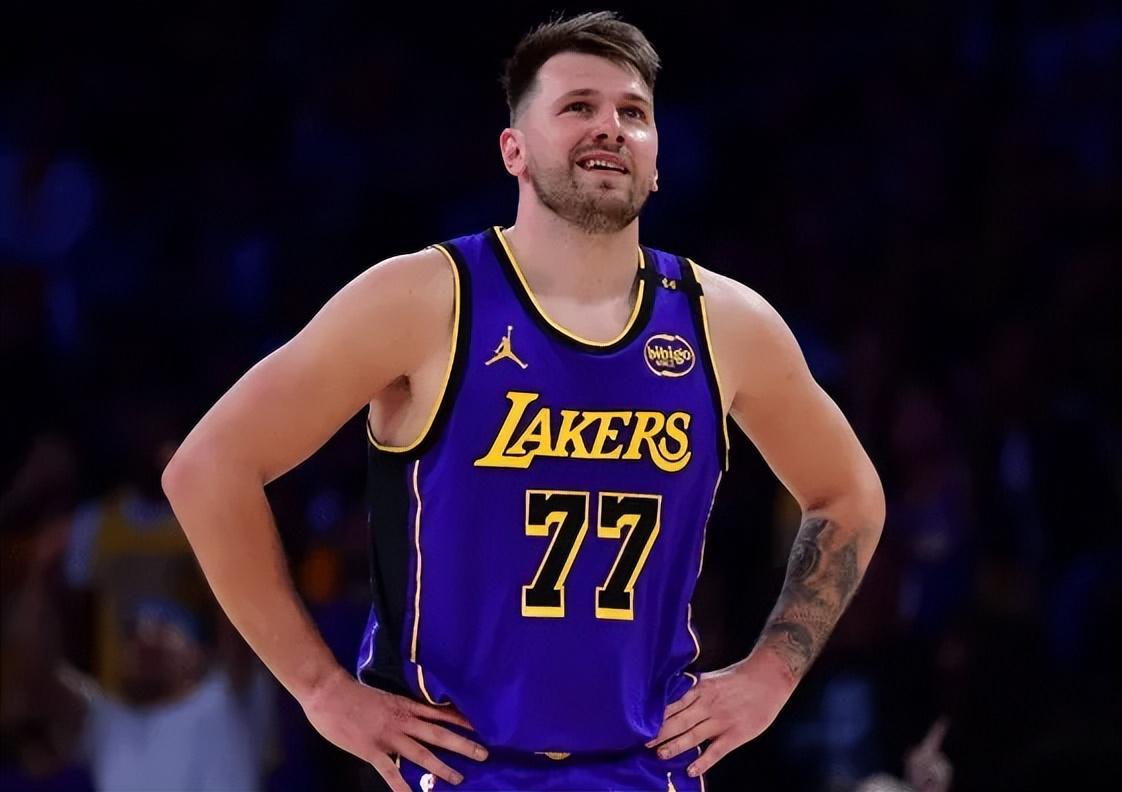 九游服务-湖人惨败国王！东契奇空砍42分，詹姆斯艾顿效果不佳，众配角打铁