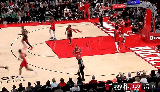 jiuyou-特雷-琼斯11中10已砍下31分7助攻，得分创下生涯新高